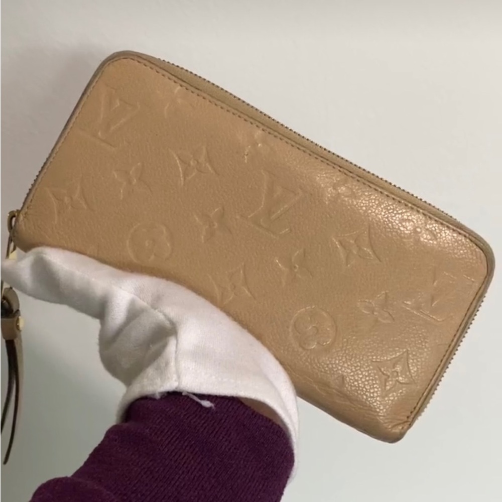 💯LV Monogram Empreinte Leather Zippy Wallet